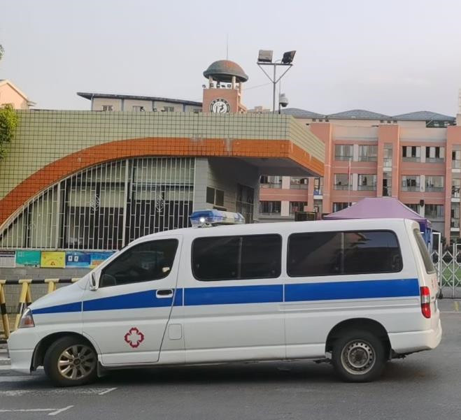 漳州救护车出租护送骨折病人一公里多少钱